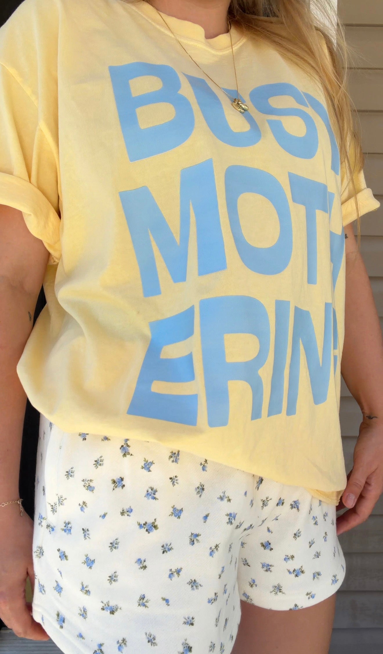 BUSY MOTHERING TEE