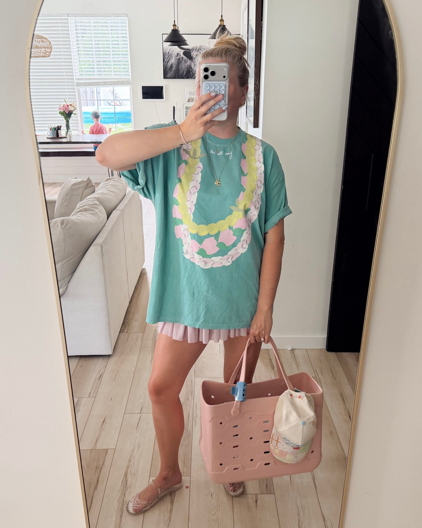 Lei Out Tee